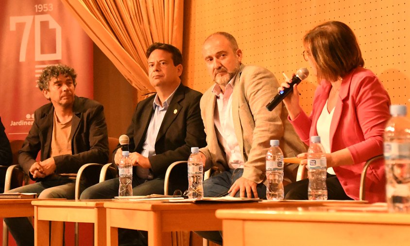 Jordi Barberà (ECP), Oliver Klein (NMC), Alfredo Clúa (PSC) i Camí Mendoza (ERC) en un moment del debat electoral d'alcaldables, el passat 25 de maig