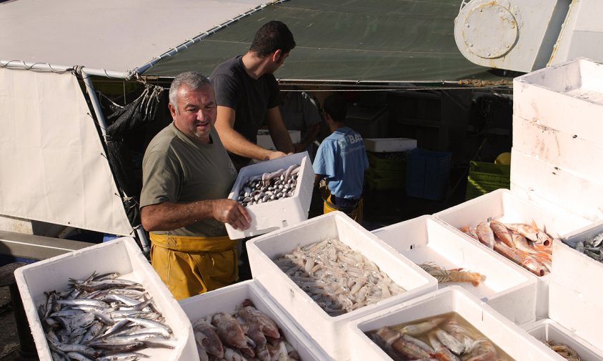 Quatre embarcacions pesqueres cambrilenques ofereixen l'activitat de Pesca Turisme