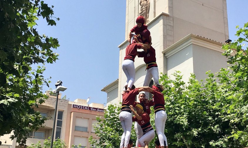 Imatge de la diada castellera a la plaça de l'església de Sant Pere, el passat diumenge