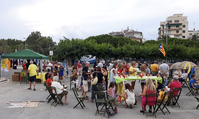 El CDR de Cambrils va organitzar al moll de Ponent l'acte "Pintxos i República"