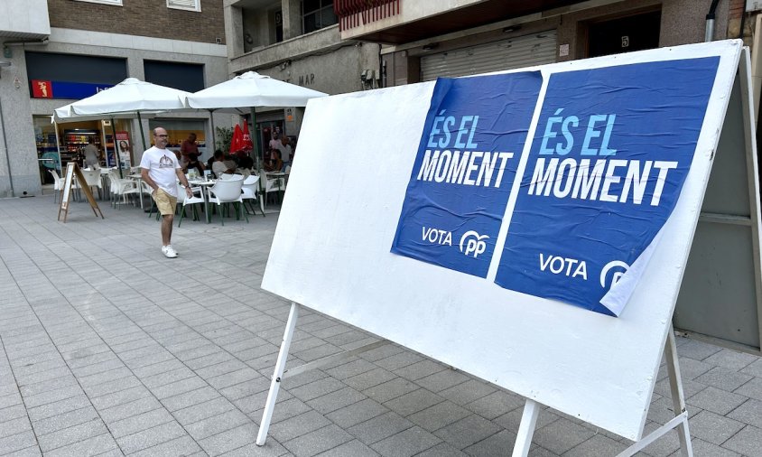 Cartells electorals del PP a la plaça d'Aragó