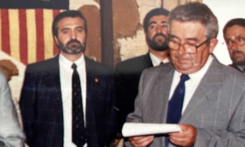 Joan Escrivà. en primer terme, el dia de la constitució del consistori del mandat 1991-1995, el juny de 1991