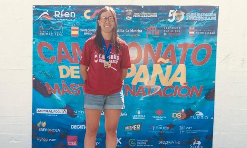 La nedadora del Cambrils Club Natació Beatriz Martínez Ruiz es va penjar l'or als 50 lliures (categoria +20) al Campionat d'Espanya Màster d'estiu