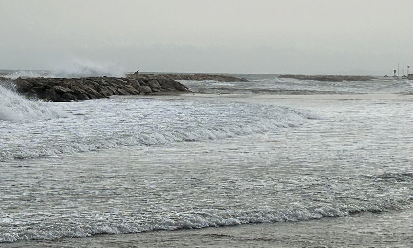 Fort onatge al litoral cambrilenc, ahir a la tarda