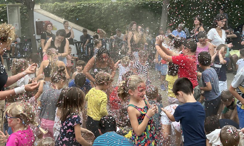 Activitat per la canalla, a la torre del Llimó, amb el grup Pell de Gallina