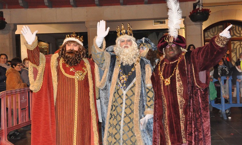 Els Reis Mags d\'Orient a la plaça de la Vila, en la recollida de cartes de l\'any passat