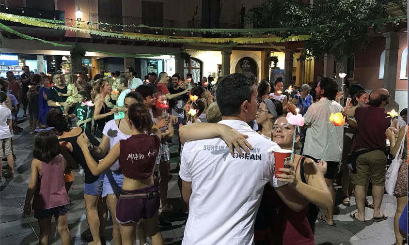 Dissabte a la nit es va dur a terme el tradicional ball del fanalet a la Plaça de la Vila