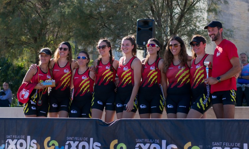 L'equip Absolut Femení al tercer calaix del podi