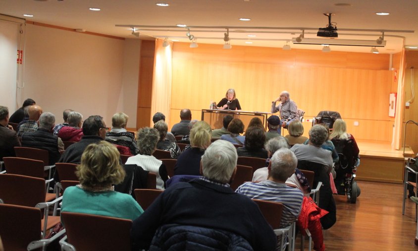 Moment de la lectura del manifest en contra de la pujada d'impostos