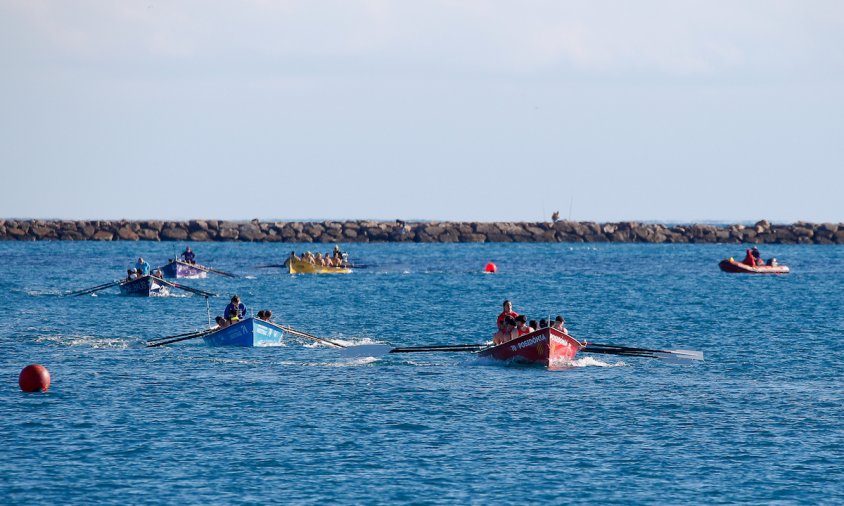 Les regates es van dur a terme a la platja del Regueral