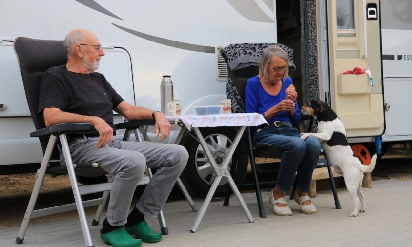 Una parella de turistes al càmping la Llosa