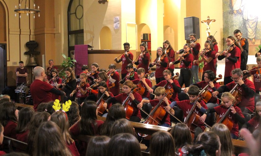 L'orquestra de corda va obrir el concert sota la batuta d'Albert Carbonell