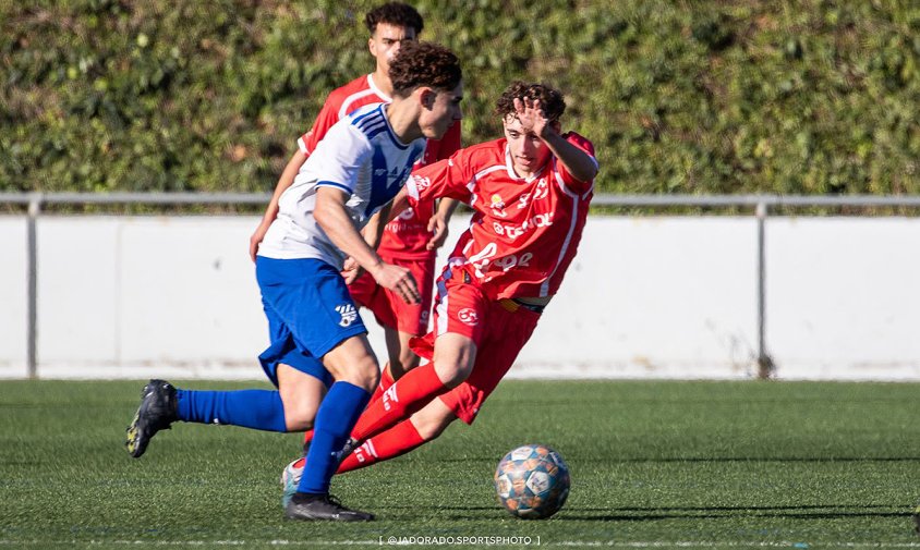 Imatge del partit entre el Juvenil A del Cambrils Unió i l'Europa B