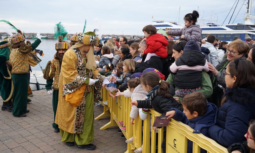 Els Heralds de Ses Majestats van ser rebuts per desenes de xiquets i xiquetes