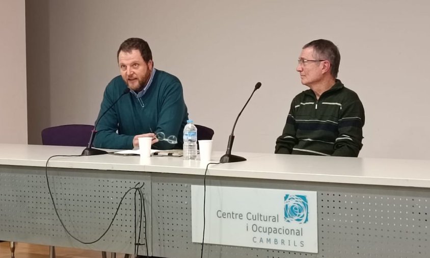 Sergi Bernal, durant la seva conferència, que va ser presentada per Salvador Matas
