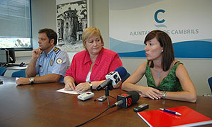 Joan Berguedà, Laura Forcadell i Maribel Andreu, ahir, en la roda de premsa