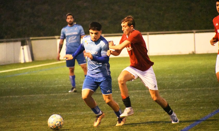 El Cambrils Unió va perdre davant el Camp Joliu en el partit disputat el passat dissabte a la tarda a l'estadi municipal