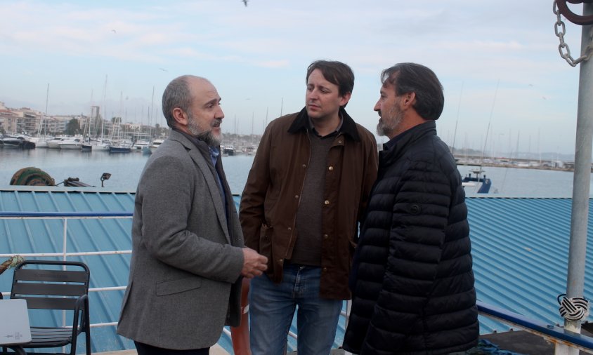 Javi López, al centre, conversant amb Alfredo Clúa i Siscu Gil