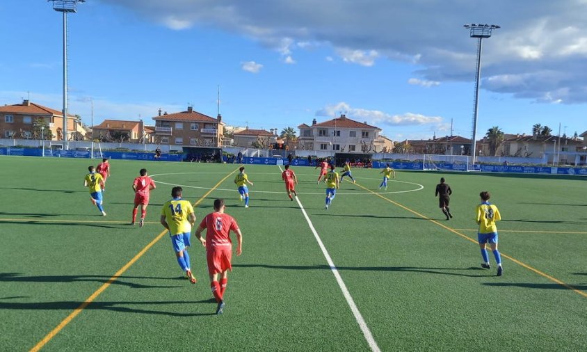 Imatge del partit entre el Cambrils Unió i el Vila-seca