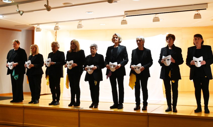 Un moment de l'obra de teatre "Oblidades" presentada per l'Aula de Teatre del Casal Municipal de la Gent Gran