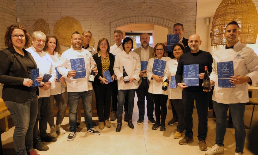 Restauradors i autoritats durant la presentació de les noves jornades TasTum Cambrils