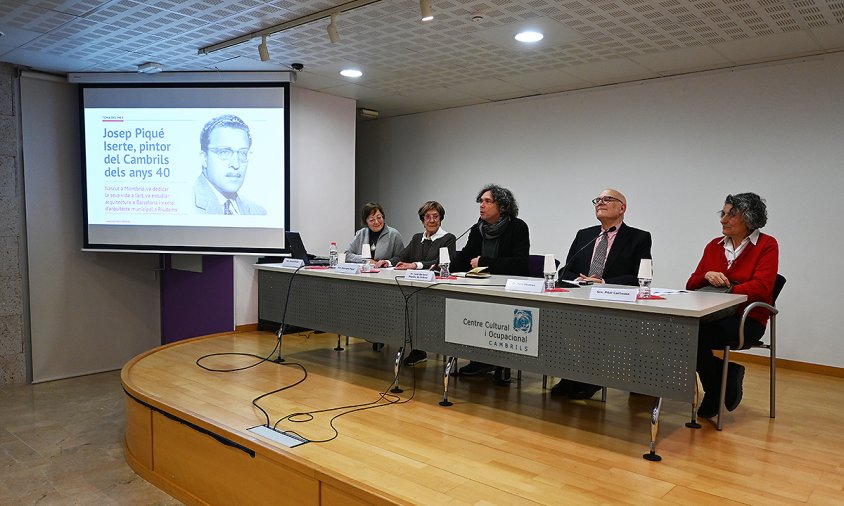 D'esquerra a dreta, Carme Puyol, Assumpta Piqué, Jordi Barberà, Pere Mestres i Pilar Carbassa, en la taula rodona d'ahir, al Centre Cultural