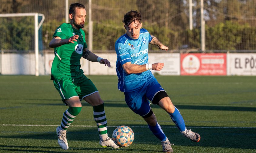 Moment del partit entre el Cambrils Unió i el Jesús Catalonia