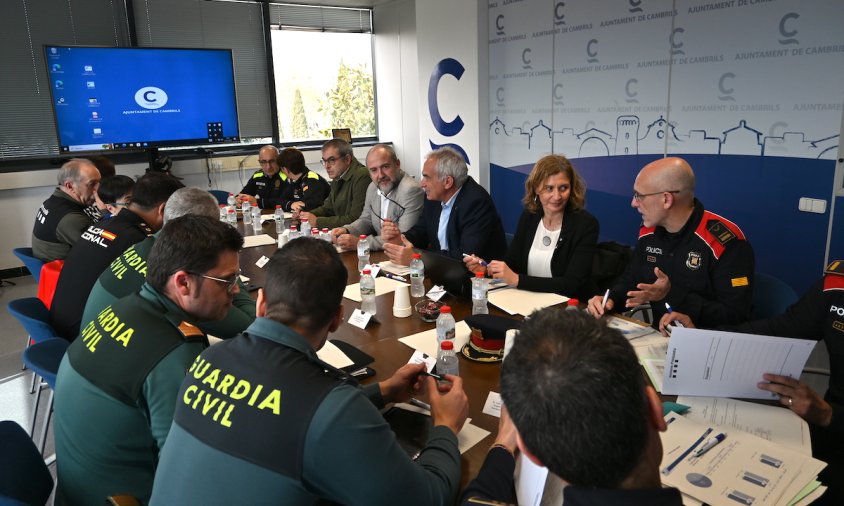 Autoritats i representants dels cosos policials es van reunir a la Junta Local de Seguretat