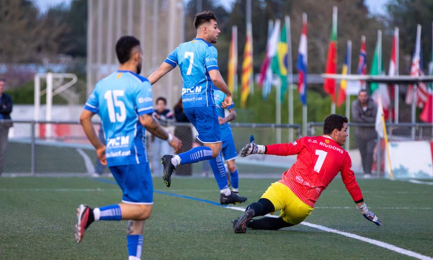 Moment del partit entre el Cambrils Unió B i el Riudoms