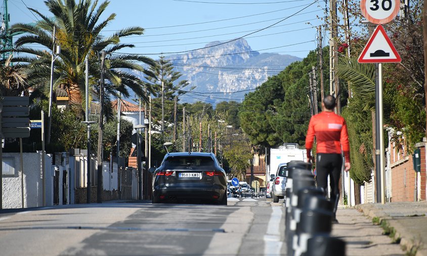 El carrer de les Orquídies és un dels més transitats del barri de la Llosa