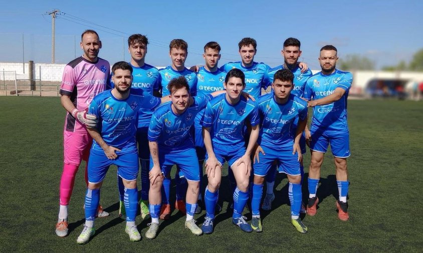 Equip titular del Cambrils Unió B en el partit davant el Camp Clar At