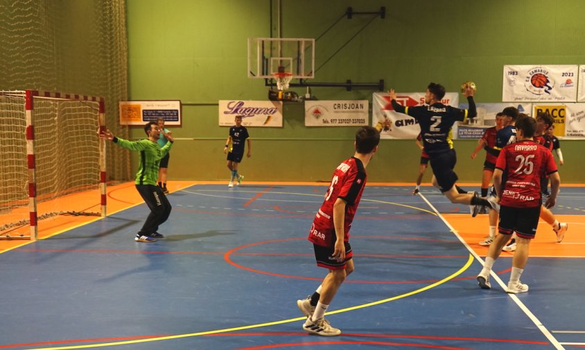 Imatge del partit d'anada entr el HC Sant Boi B i el CH Cambrils