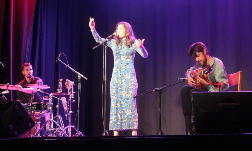 Raquel Kurpershoek, acompanyada de Danny Rombouts i Victor Franco