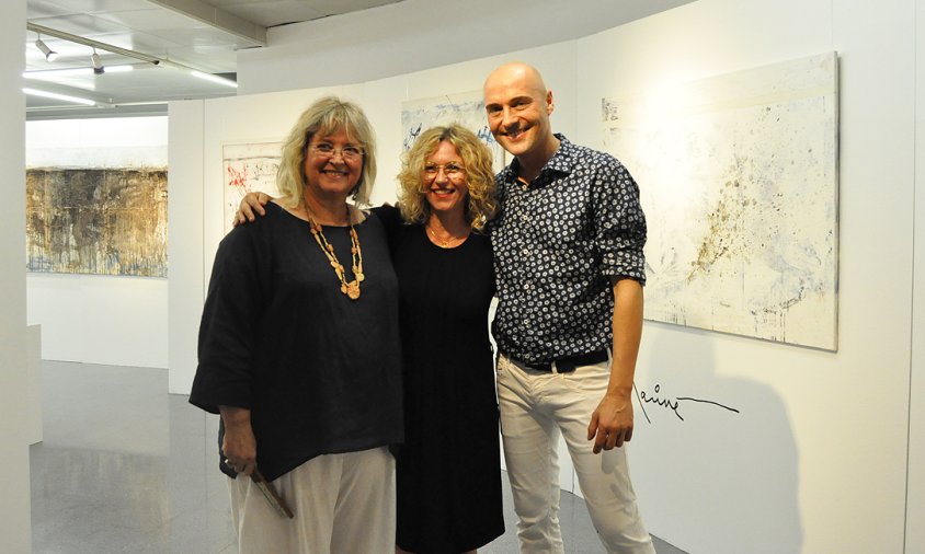 Carme Bassa, Nuri Mariné i David Callau, ahir, a la inauguració de l'exposició a la sala Àgora