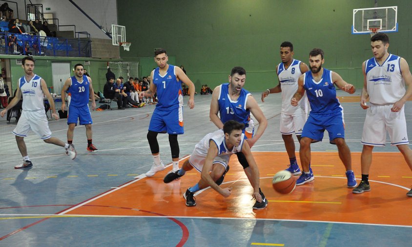 Imatge d\'un partit del CB Cambrils, aquesta temporada