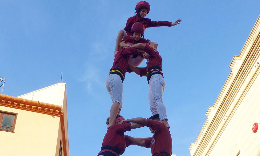 Pom de dalt del 2 de 6 dels Xiquets de Cambrils a la diada castellera de Vila-seca