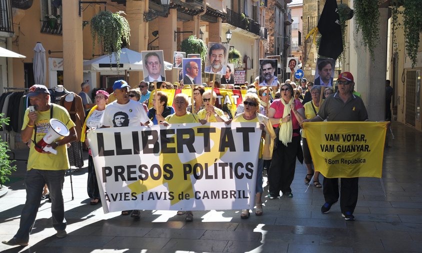 Els Avis i Àvies, ahir, a l'arribada a la plaça de la Vila