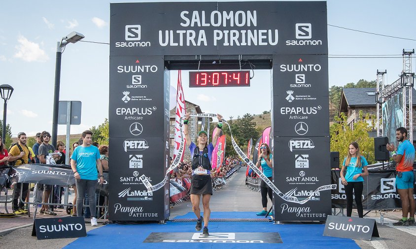 Íngrid Ruiz entrant a la línia de meta de la prova