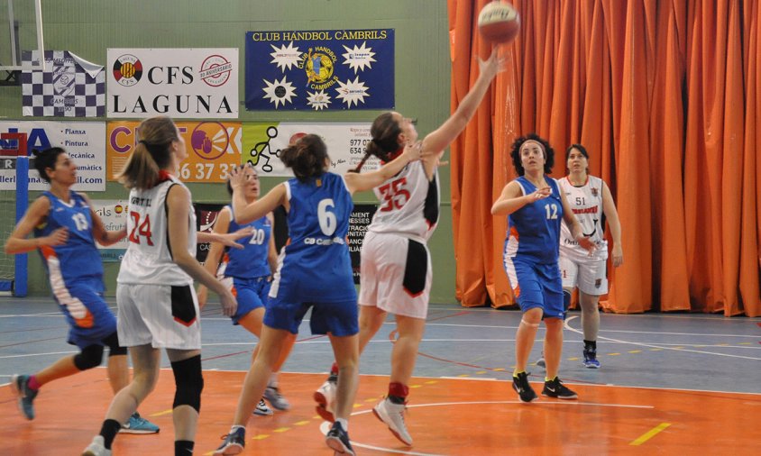 El CB cambrils femení, en un partit de la temporada passada