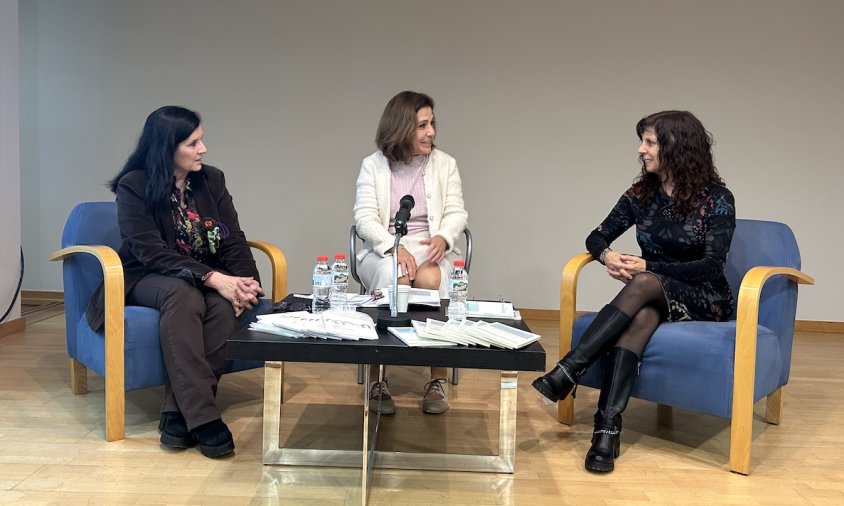 D’esquerra a dreta: Monika Escuer, Helena Martínez-Ferreruela i Araceli López, ahir al Centre Cultural
