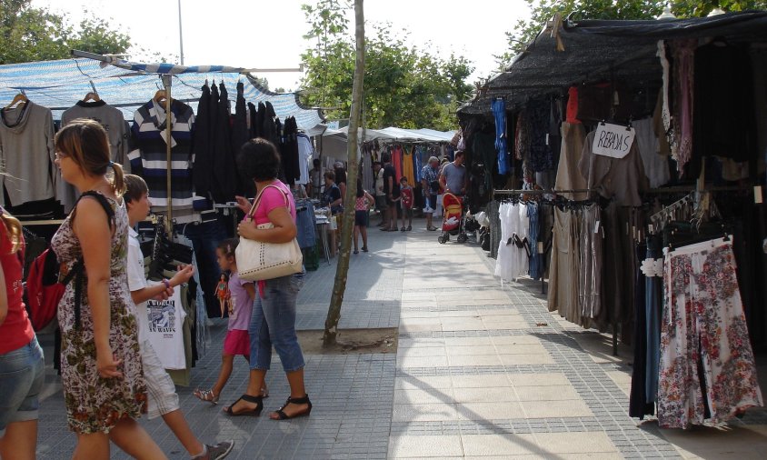 Imatge del mercat ambulant, al passeig d'Albert