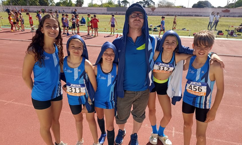Foto de grup dels atletes cambrilencs que van participar a la competició