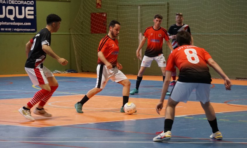 Un moment del partit entre el Laguna i el Flix, disputat aquest passat diumenge
