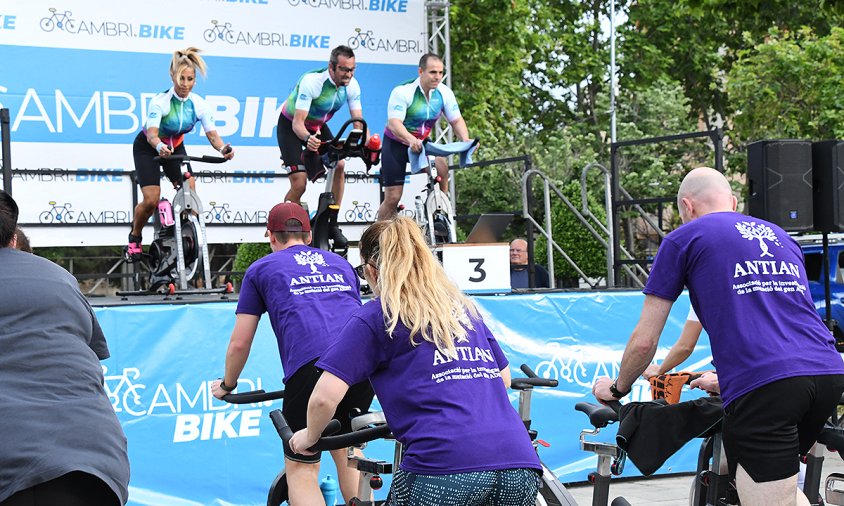 Una de les dues sessions de la sessió ciclo indoor amb Melcior Mauri