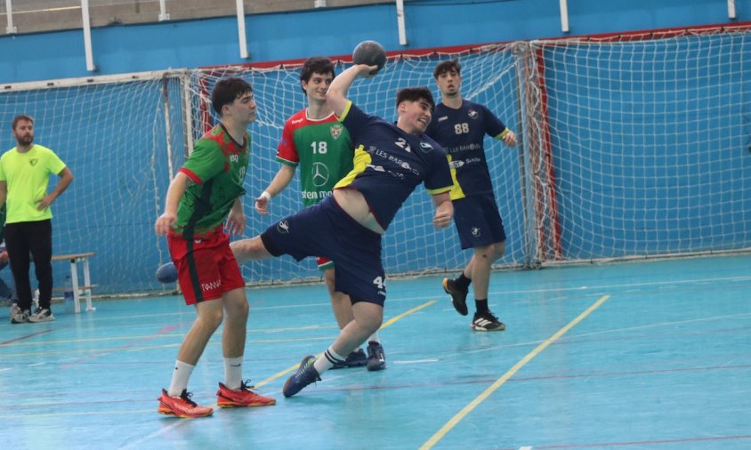 Darrer partit de la temporada del CH Cambrils a la pista de l'Handbol Sant Quirze