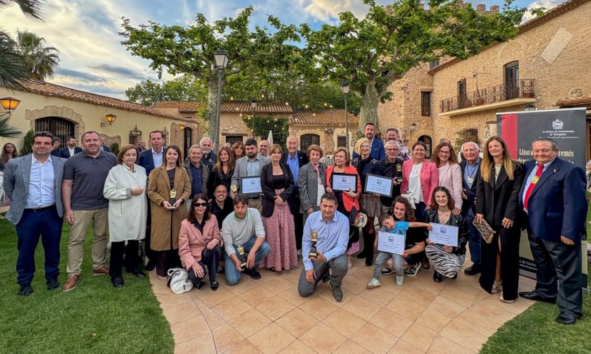 Foto de grup dels premiats amb les autoritats en l'entrega de premis de l'Acadèmia de Gastronomia de Tarragona