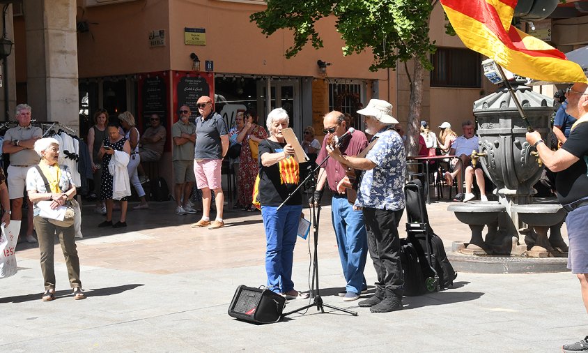 El cantant tarragoní Xavier Marcos va participar a la concentració d'ahir