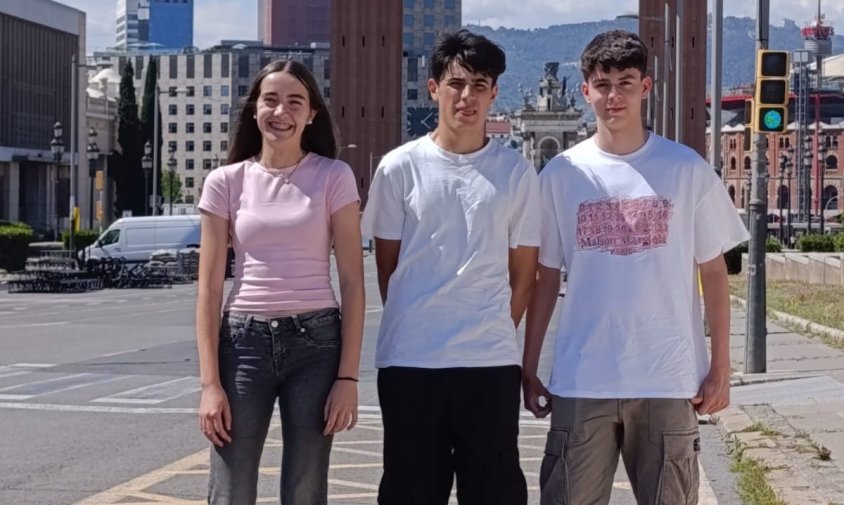 Imatge dels tres alumnes del col·legi Cardenal Vidal i Barraquer. D'esquerra a dreta: Èlia Margalef, Daniel Jiménez i Oriol Segura