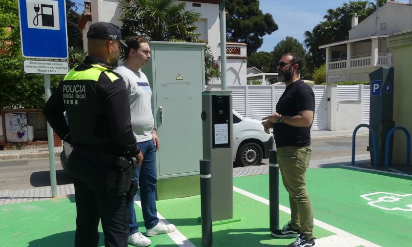 S'han instal·lat quatre nous punts de càrrega de vehicles elèctrics