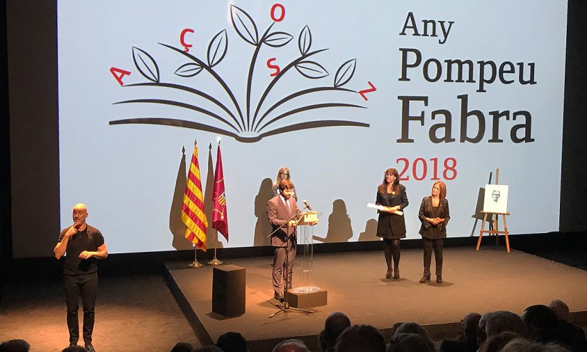 Un moment del lliurament dels premis i reconeixements, ahir, a la sala Petita del Teatre Nacional de Catalunya
